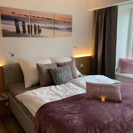 Stylische Direkt Am Mit Balkon Und Saisonalem Strandkorb 빈츠