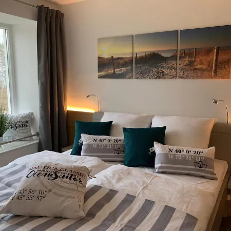 Stylische Direkt Am Mit Balkon Und Saisonalem Strandkorb