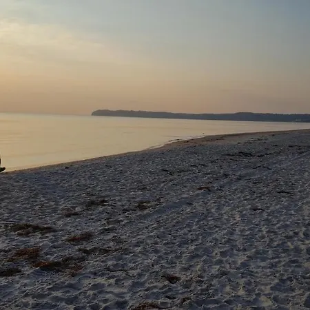 Stylische Direkt Am Mit Balkon Und Saisonalem Strandkorb