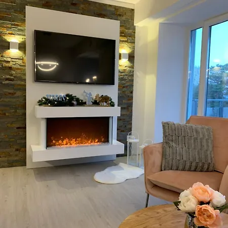 Stylische Direkt Am Mit Balkon Und Saisonalem Strandkorb * Binz