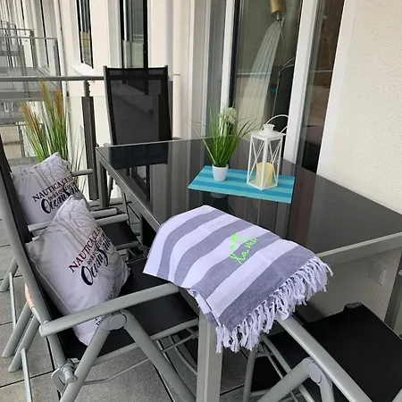 Stylische Direkt Am Mit Balkon Und Saisonalem Strandkorb